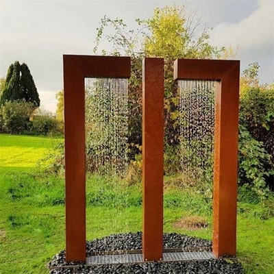 現代的な倍L コルテンの鋼鉄庭水は雨カーテンを特色にする