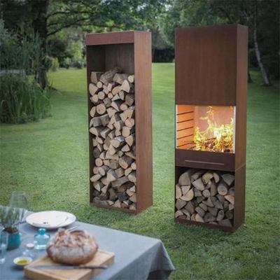 長方形の錆ついたコルテンの鋼鉄暖炉木貯蔵