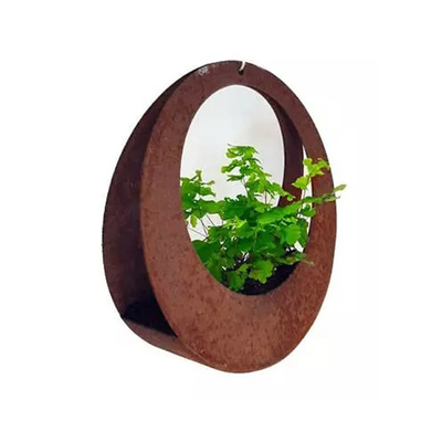 前に風化させたコルテンの鋼鉄壁の芸術の無作法な壁掛けの植木鉢